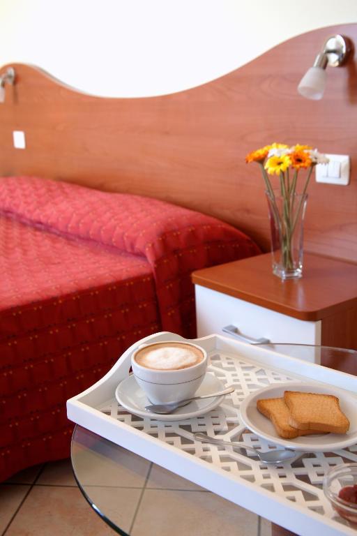 Motta Residence Hotel Motta SantʼAnastasia Rum bild