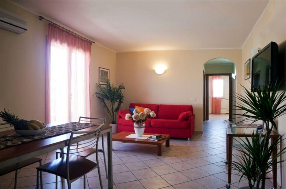 Motta Residence Hotel Motta SantʼAnastasia Exteriör bild