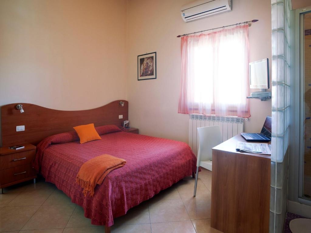 Motta Residence Hotel Motta SantʼAnastasia Rum bild