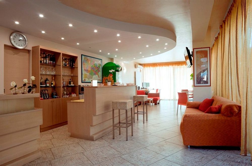 Motta Residence Hotel Motta SantʼAnastasia Exteriör bild
